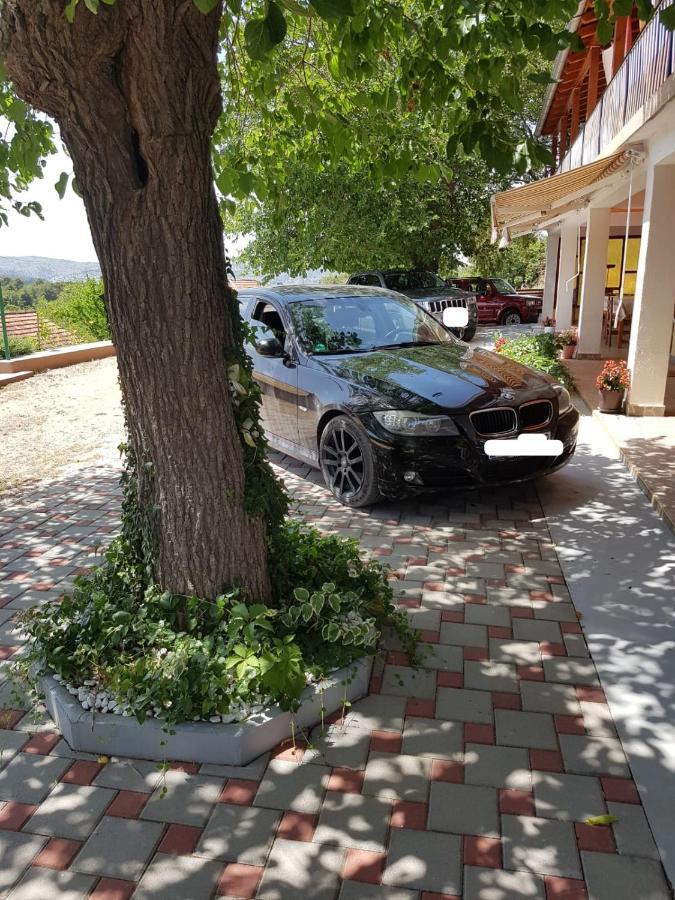 Apartmani Corleone Bilice Exterior photo