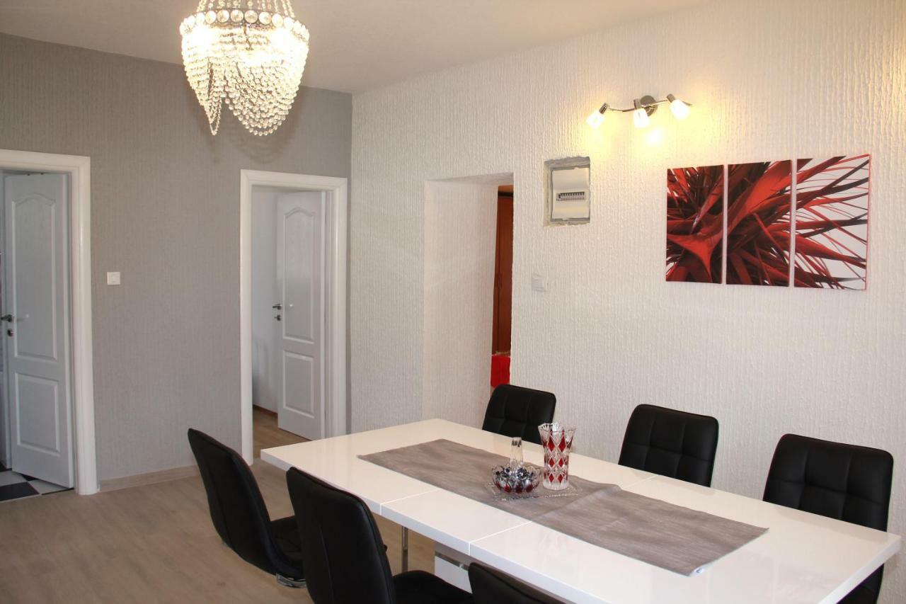 Apartmani Corleone Bilice Exterior photo