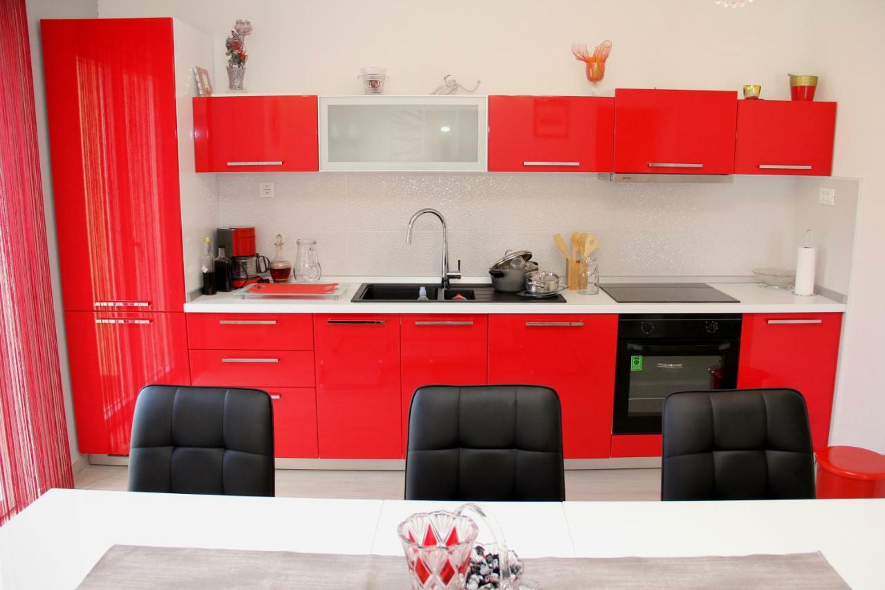 Apartmani Corleone Bilice Exterior photo