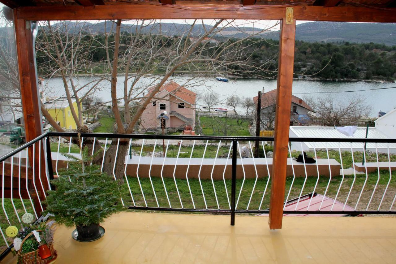 Apartmani Corleone Bilice Exterior photo