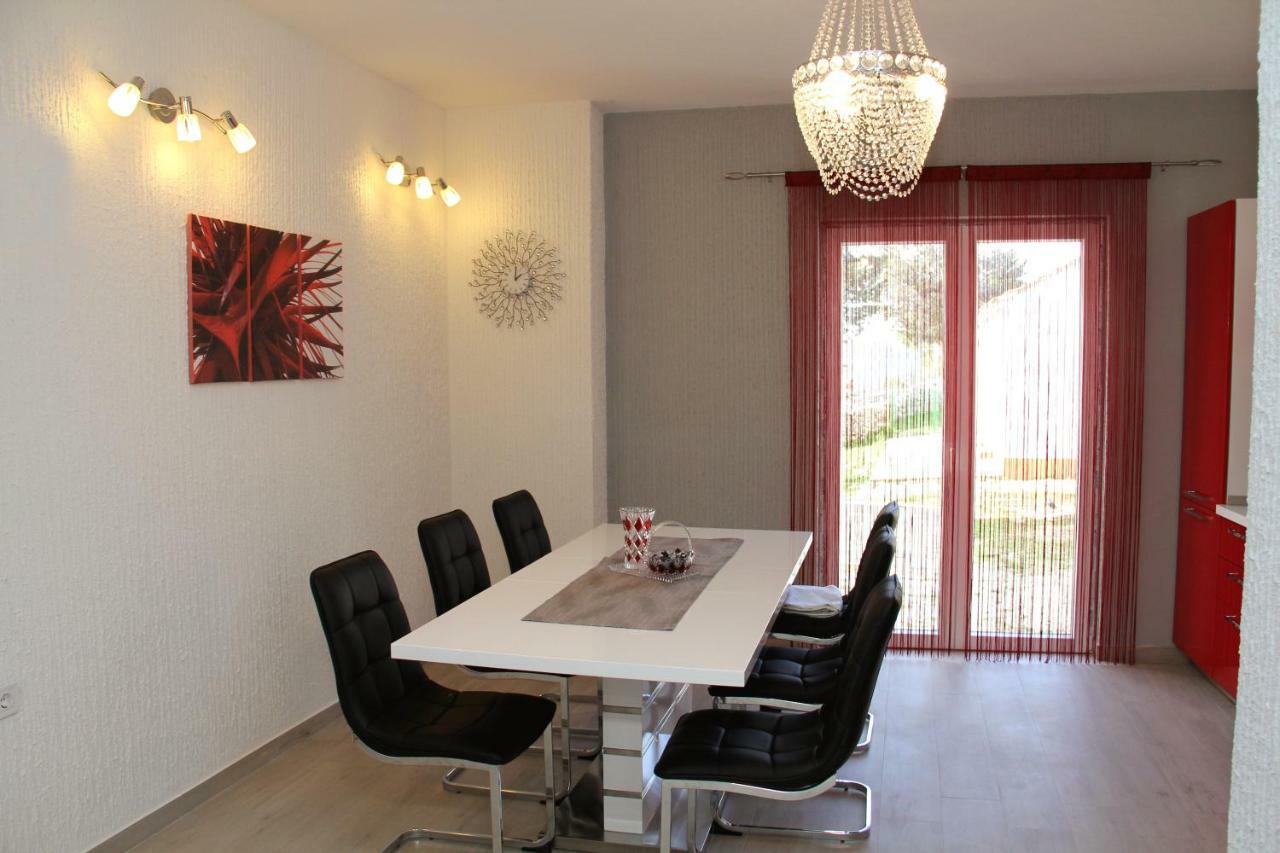 Apartmani Corleone Bilice Exterior photo