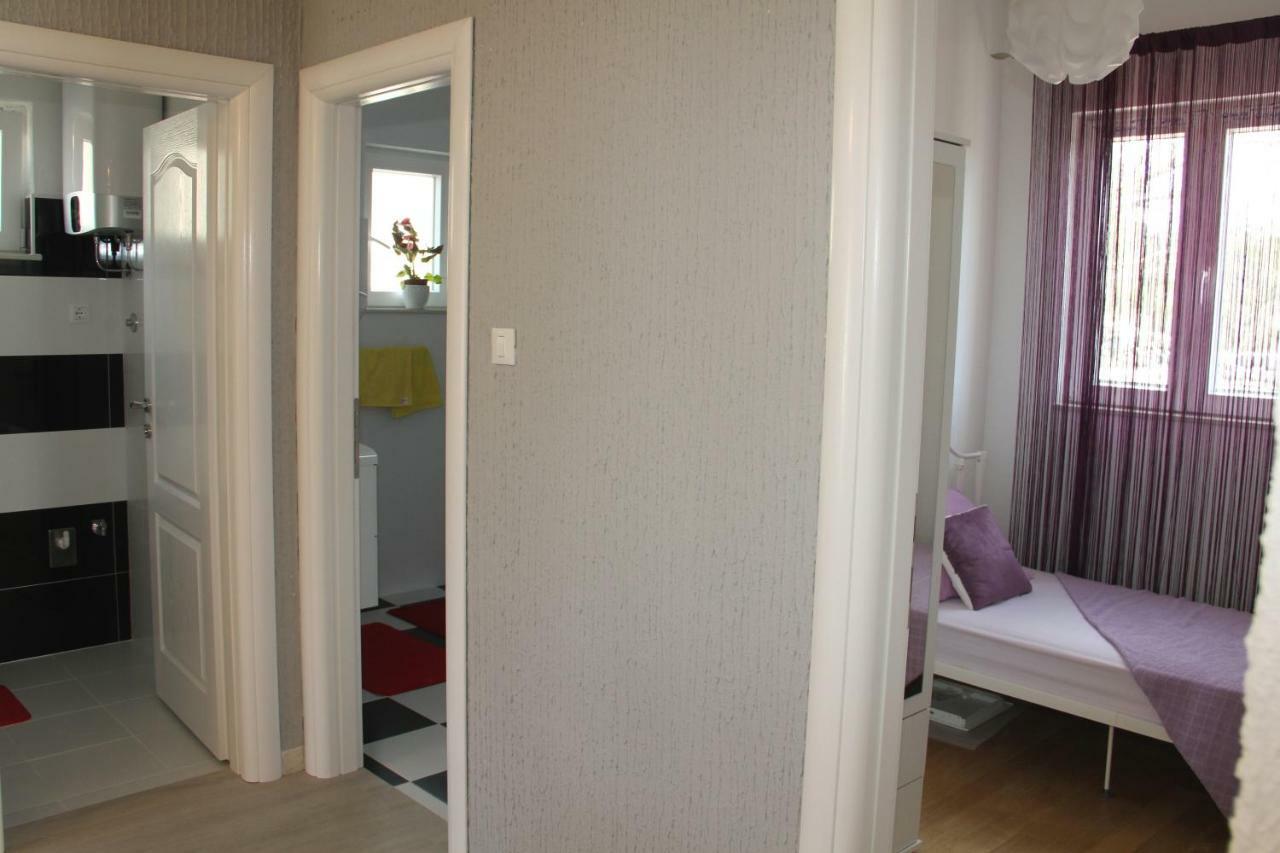 Apartmani Corleone Bilice Exterior photo