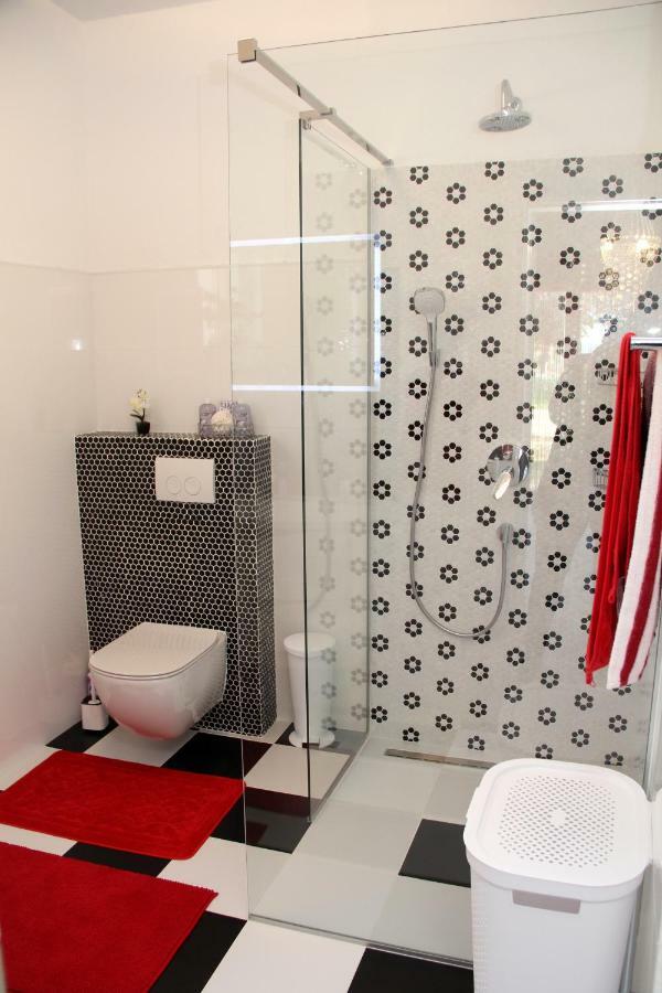 Apartmani Corleone Bilice Exterior photo