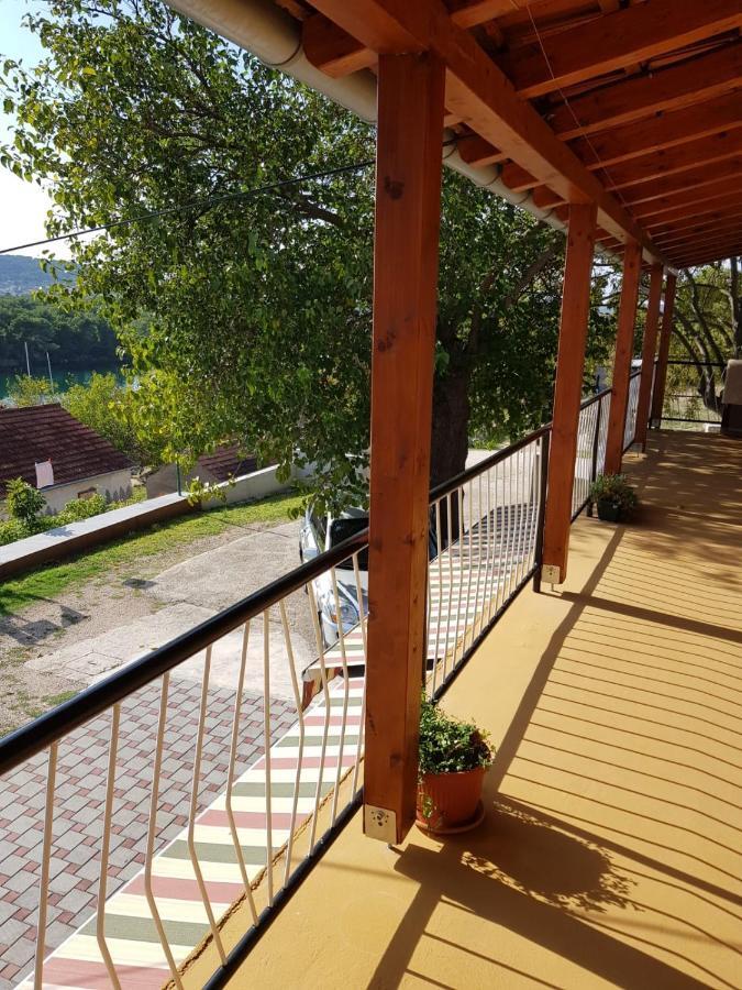Apartmani Corleone Bilice Exterior photo